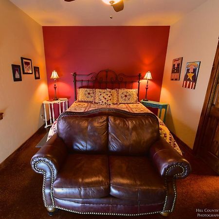 Lazy T Bed And Breakfast Fredericksburg Exterior photo