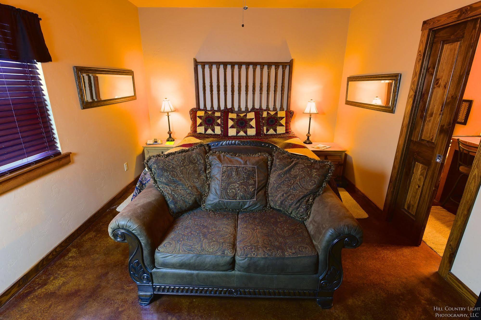 Lazy T Bed And Breakfast Fredericksburg Exterior photo