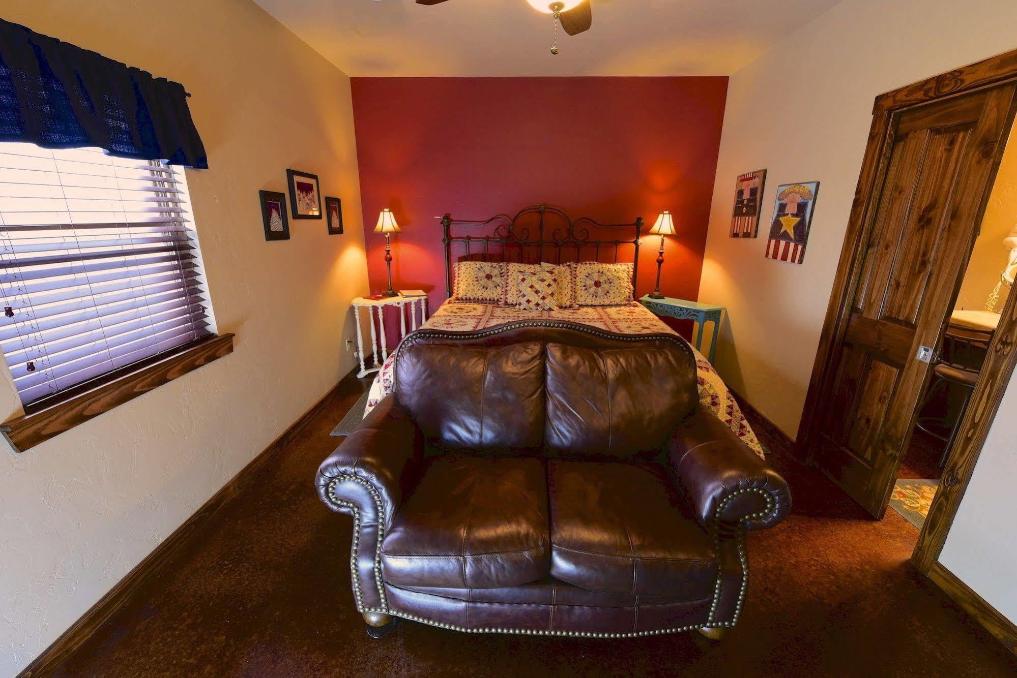 Lazy T Bed And Breakfast Fredericksburg Exterior photo