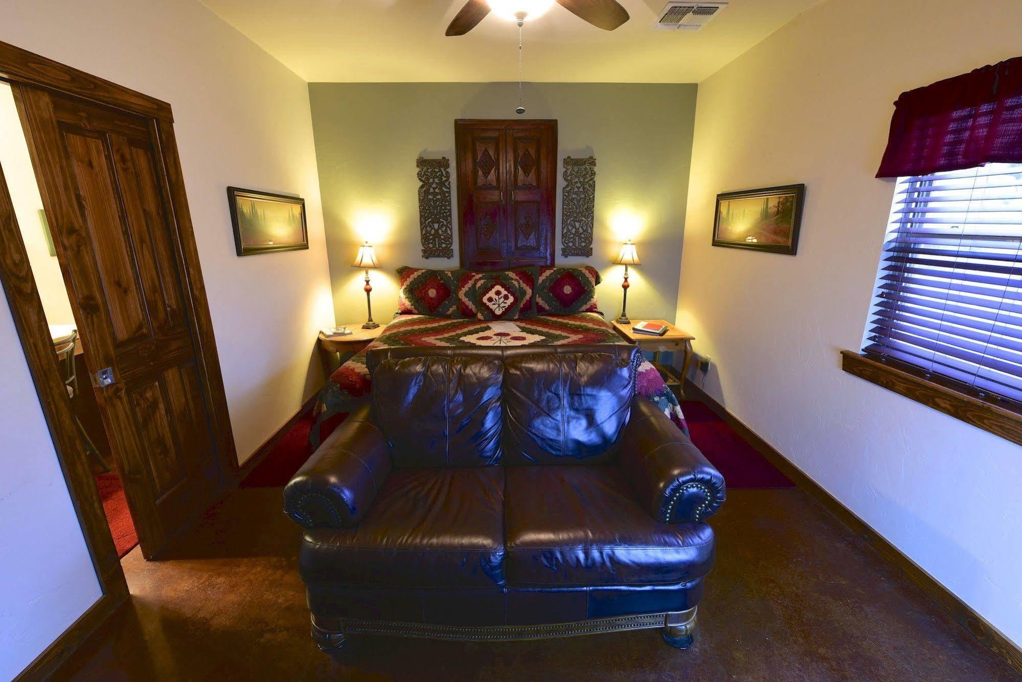 Lazy T Bed And Breakfast Fredericksburg Exterior photo